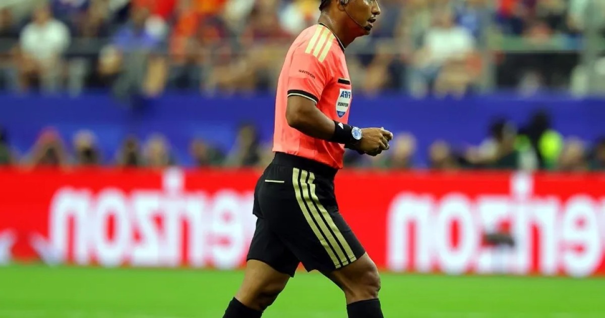 DJ alemán Tiscore revela cómo el árbitro salvadoreño Iván Barton inspiró la canción viral de la "tarjeta roja"