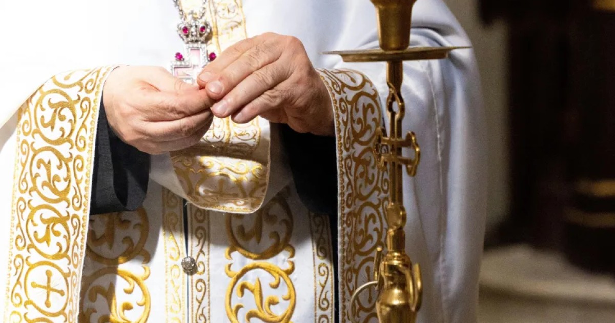 El sacerdote episcopal salvadoreño en EUA que cuida a hijos de padres que podrían ser detenidos por ICE:  “Voy a seguir haciéndolo tanto como pueda”