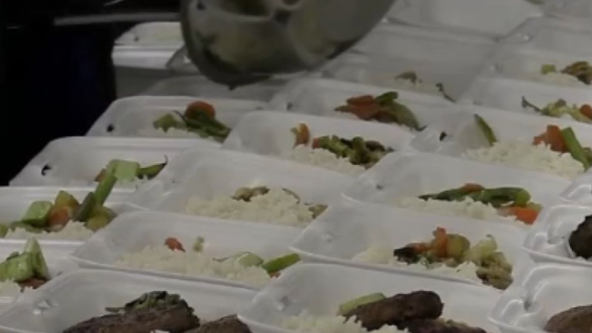 Solidaridad gastronómica en Venezuela: cocinan 1.500 raciones para damnificados en La Guaira