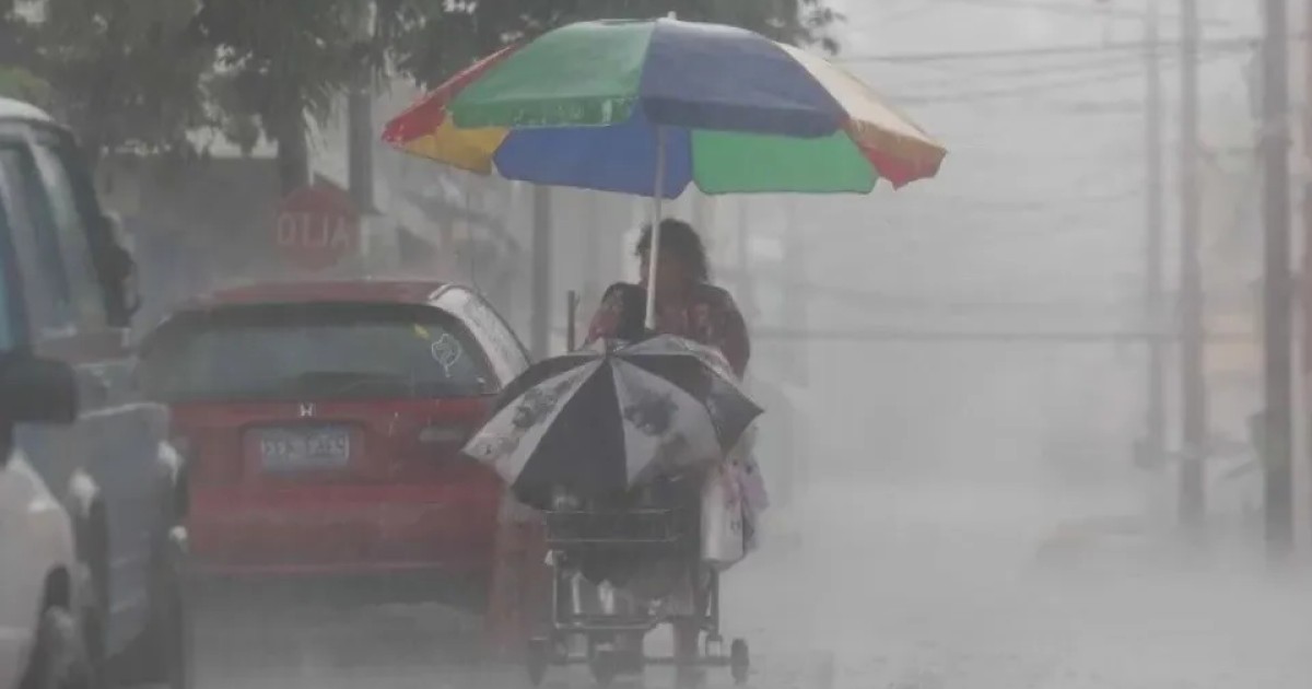 Vaguada mantendrá lluvias con actividad eléctrica y posible caída de granizo en El Salvador