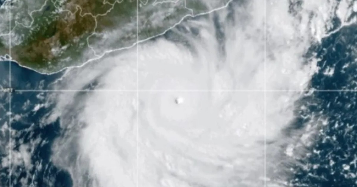 Huracán Polo se vuelve "una de las tormentas más fuertes jamás registradas" frente a México, dejando atónitos a científicos