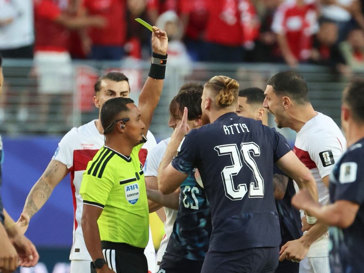 FIFA revoca credencial a periodista paraguayo que ofendió a Iván Barton