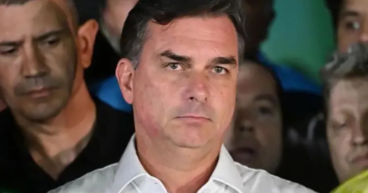 Qué se sabe del paradero de Flávio Bolsonaro y por qué la justicia brasileña le exigió entregar sus pasaportes - La Prensa Gráfica