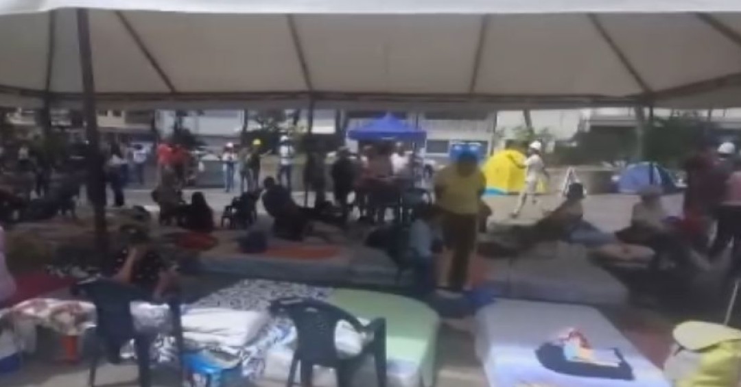Damnificados viven en albergues tras terremotos y temen declaración de inhabitabilidad