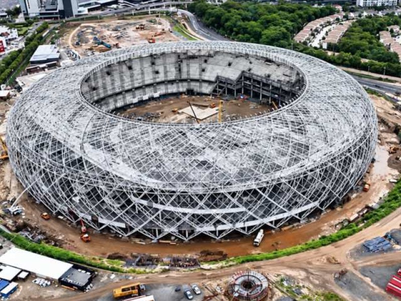Video | Avanza el nuevo Estadio Nacional de El Salvador, retiran columnas que sostenían el techo