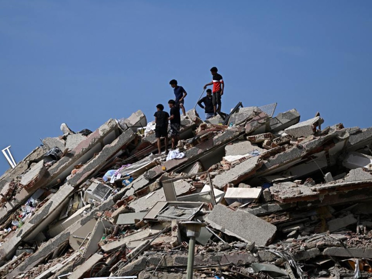 Habitantes de Catia la Mar claman por ayuda tras terremotos en Venezuela