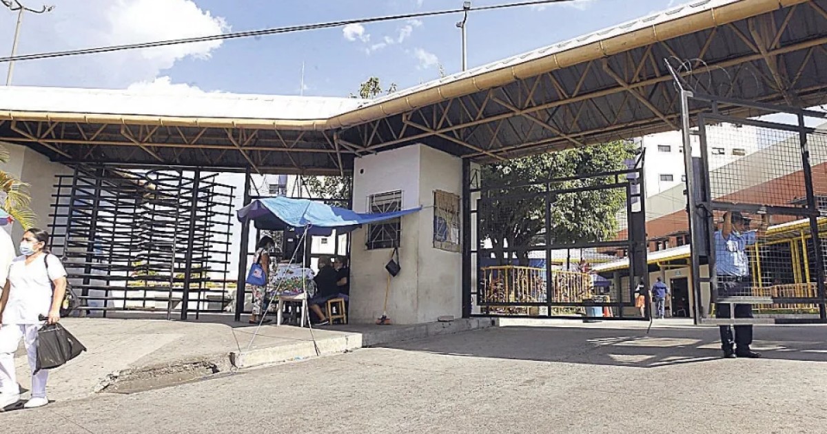 Despedidos del ISSS solicitarán reunión con el presidente salvadoreño