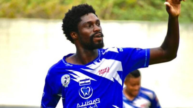 ¿Cuántos jamaicanos han pasado por la Primera División de El Salvador en Torneos Cortos?