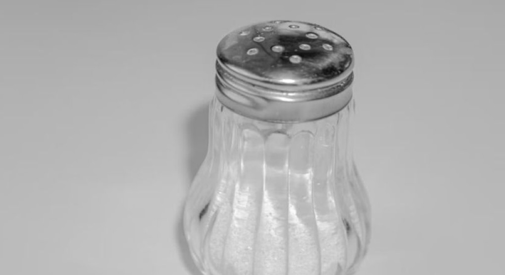 Organización Mundial de la Salud recomienda consumir al menos cinco gramos de sal al día
