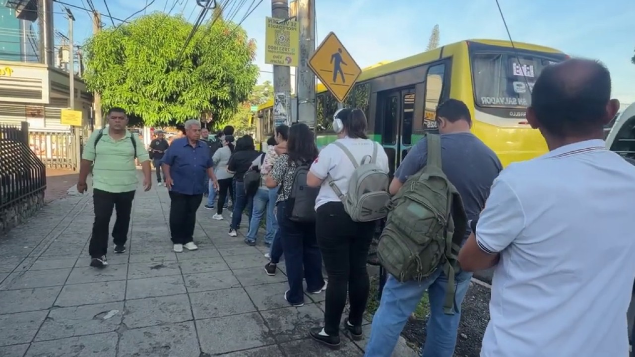 Aumentan usuarios del transporte colectivo por alza de precios de combustibles