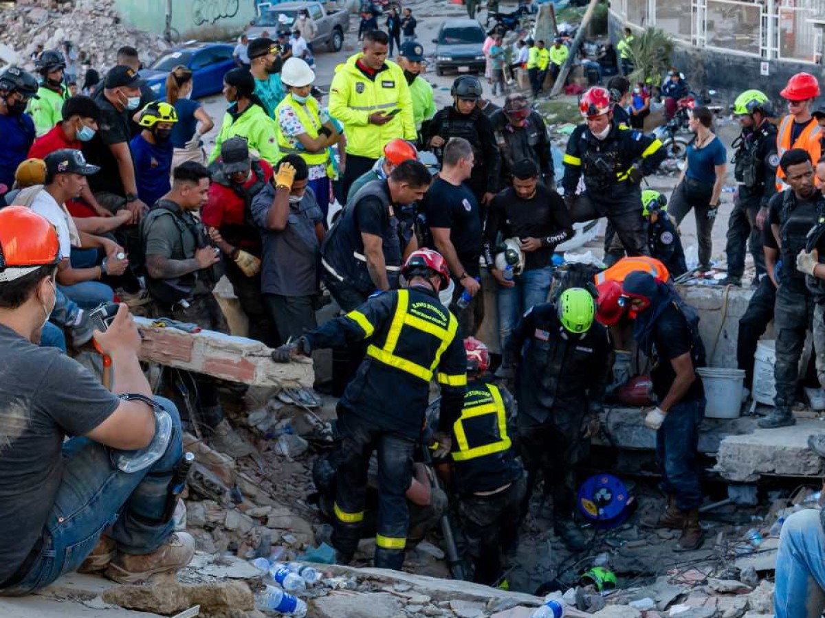 Video muestra impactantes rescates entre escombros tras terremotos en Venezuela