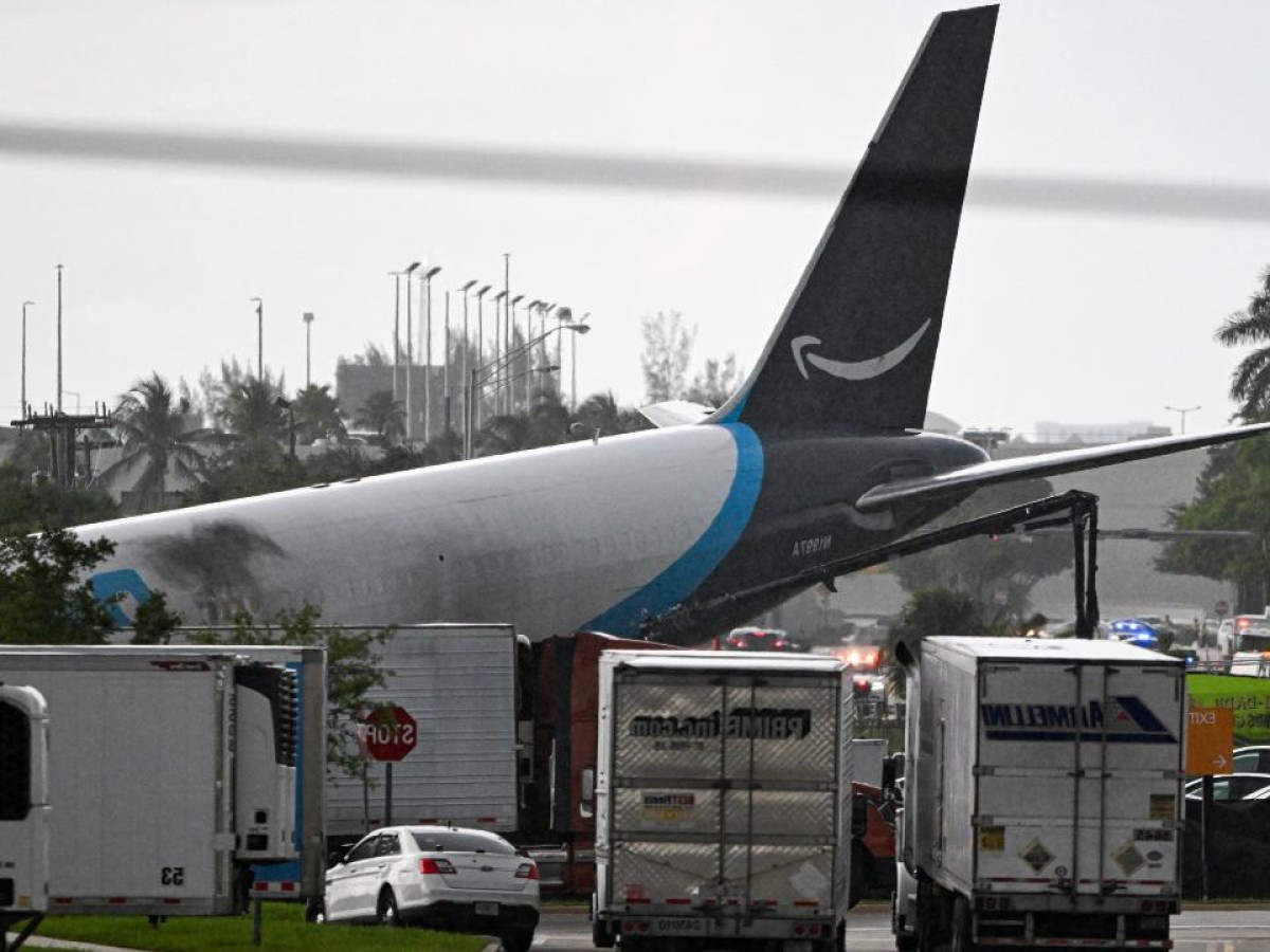 Avión se estrella en aeropuerto de Miami