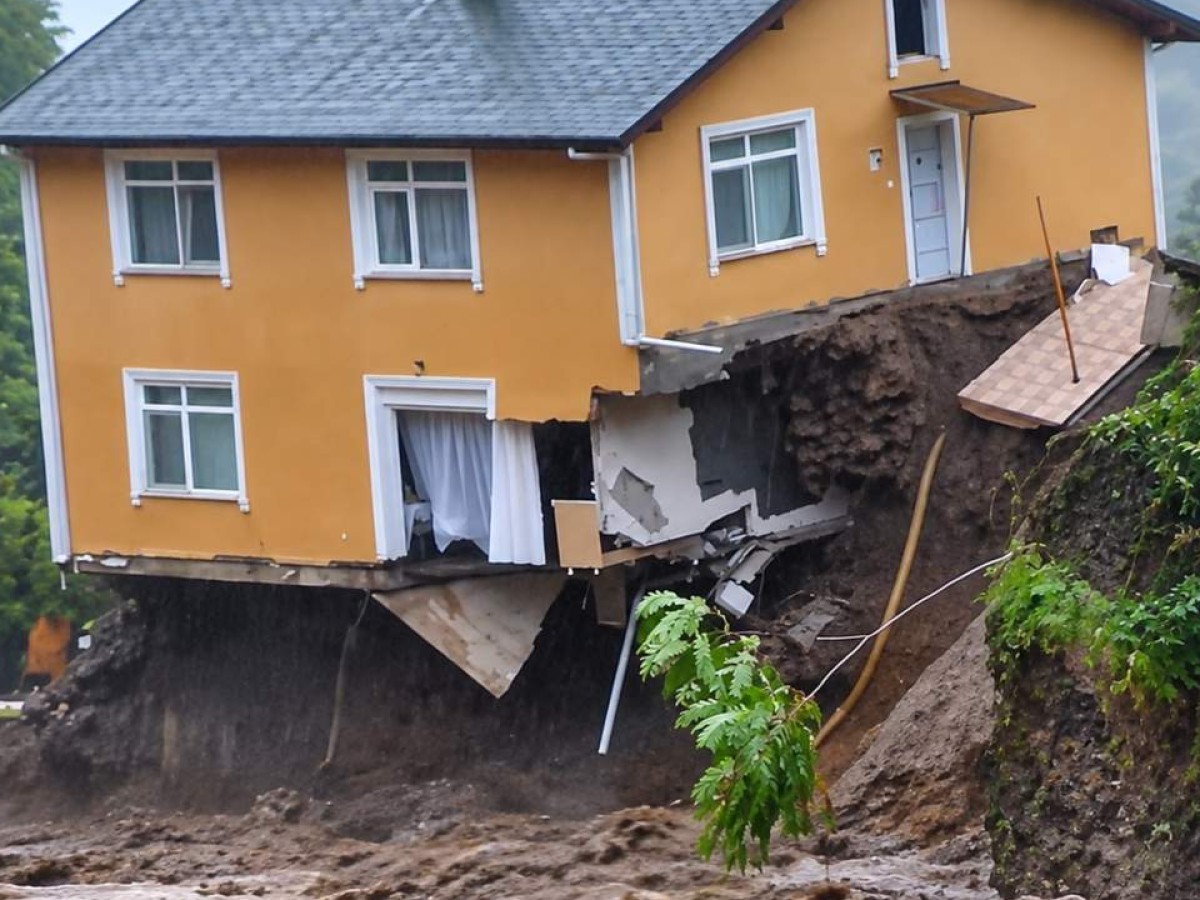 Video del colapso de vivienda por fuertes lluvias en Turquía
