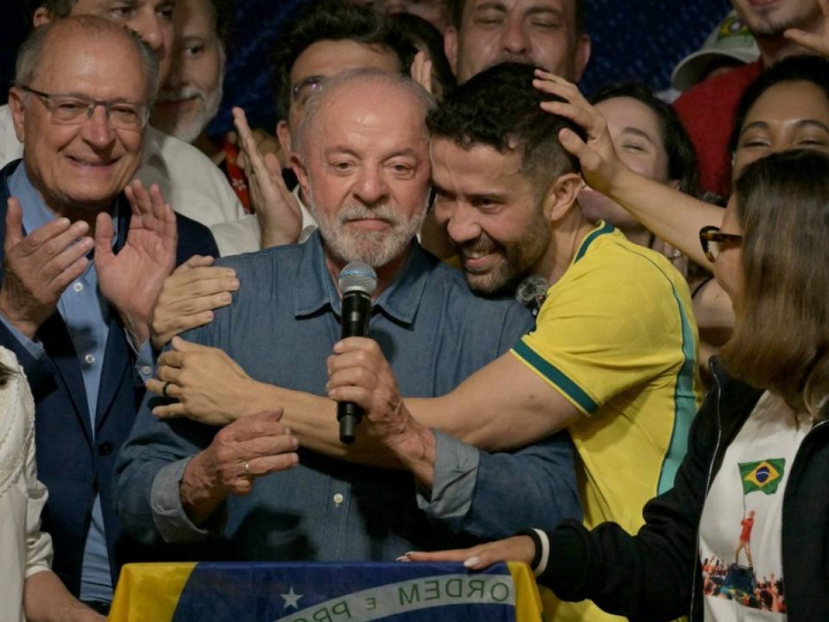 Bolsa de Brasil se desploma tras la reelección de Lula y crece la preocupación por el gasto público