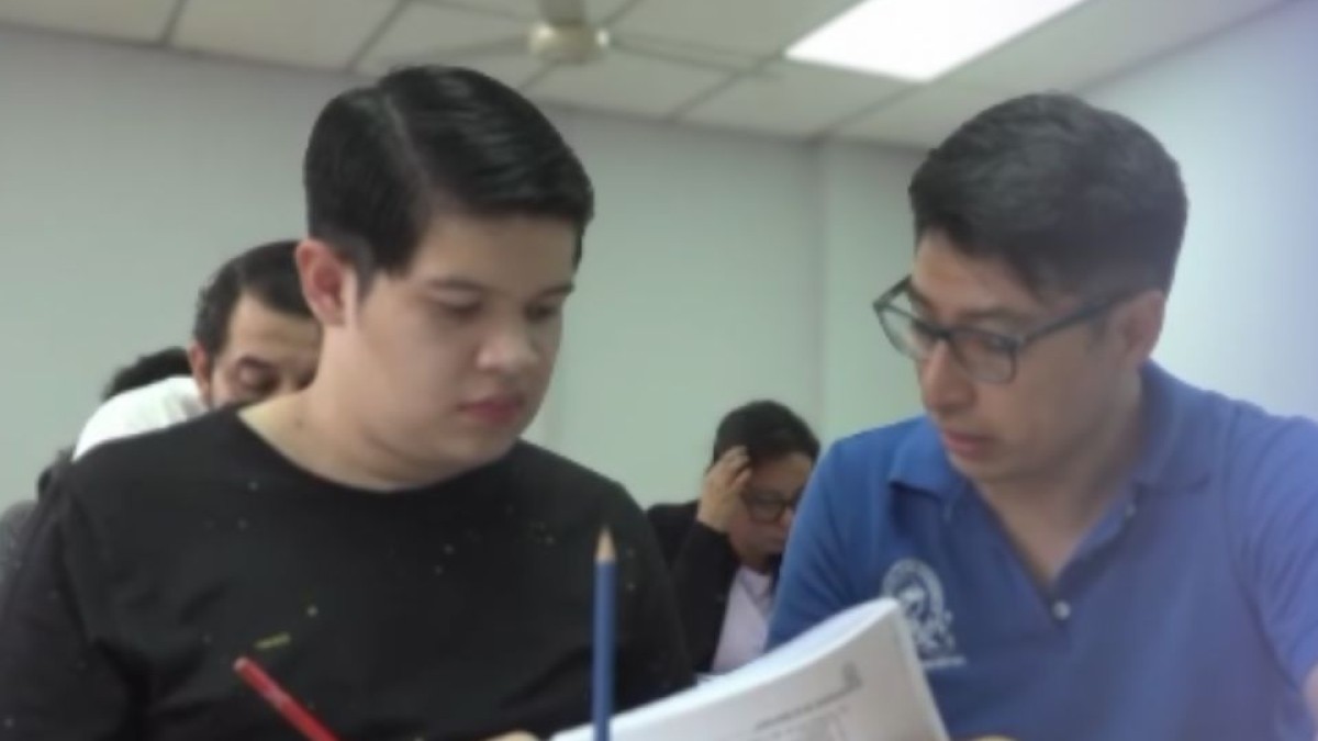 Universidad de El Salvador aplica examen de admisión a 48 personas con discapacidad