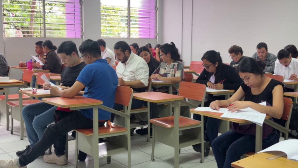 Personas con discapacidad realizaron examen de ingreso a la UES