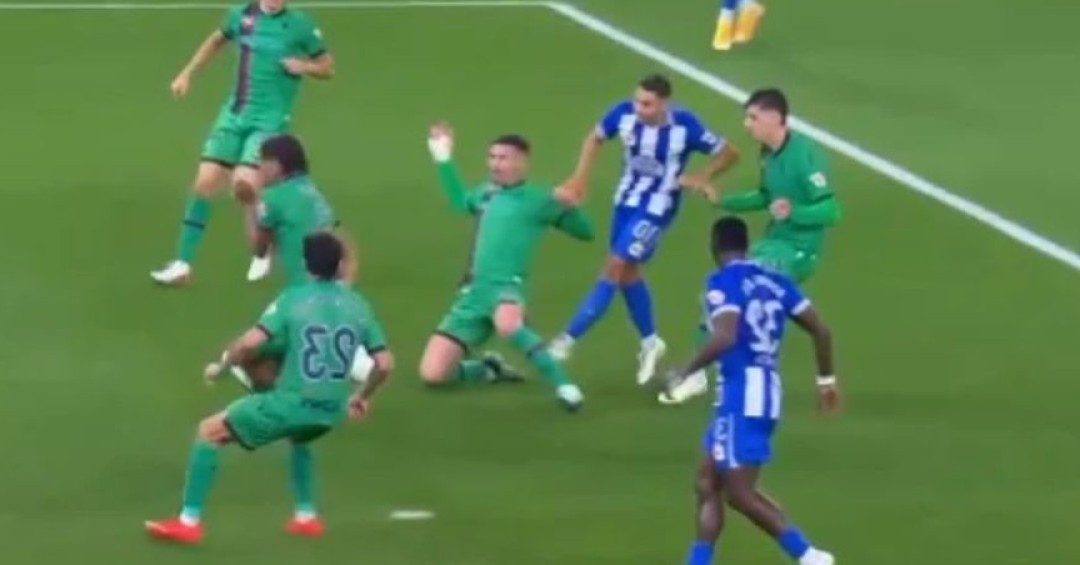 Deportivo La Coruña y Levante empatan en Riazor tras un cierre de infarto en la Liga Española