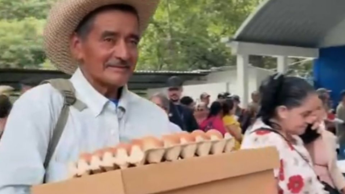Más de 160 familias afectadas por la sequía reciben alimentos en Chalatenango
