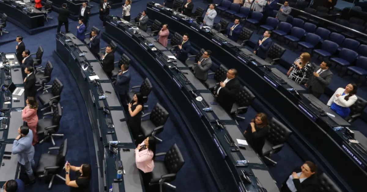 Asamblea autoriza a la Agencia de Inteligencia Artificial de El Salvador a no someterse a Ley  Compras Públicas