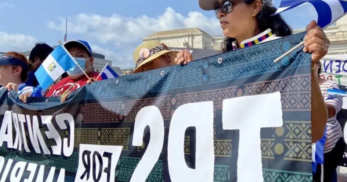 Líderes religiosos piden a Trump extender el TPS para salvadoreños un día antes de su fin