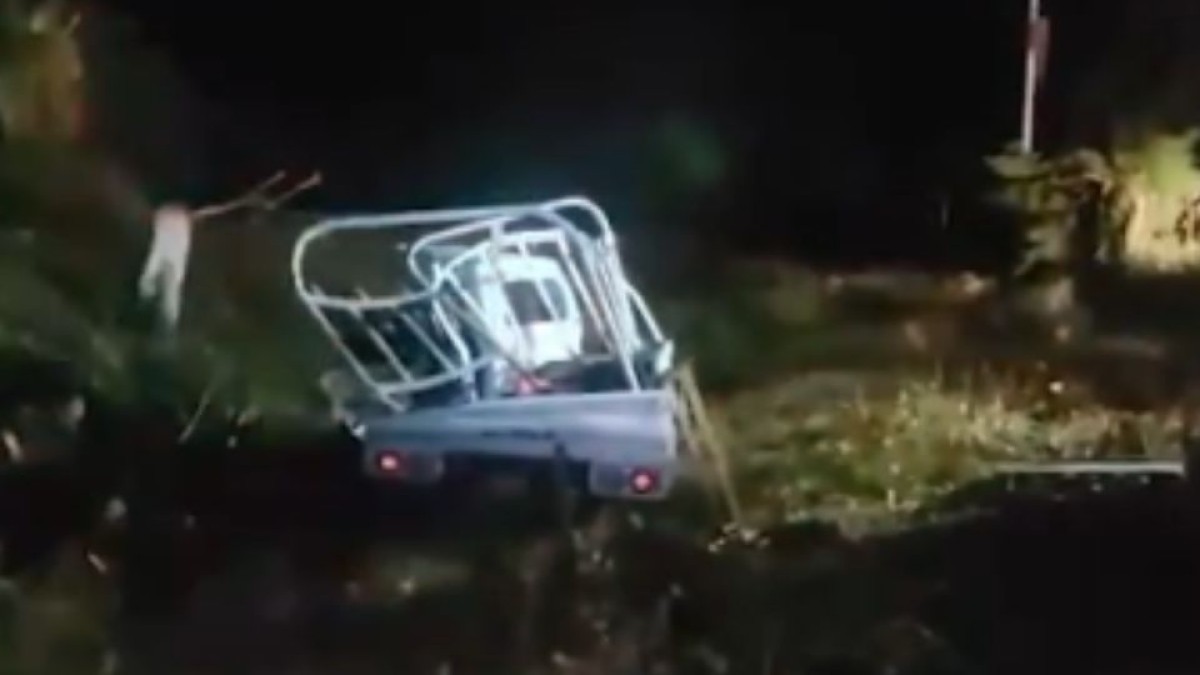 Accidente entre rastra y camioncito en Tecoluca deja un fallecido y un herido grave