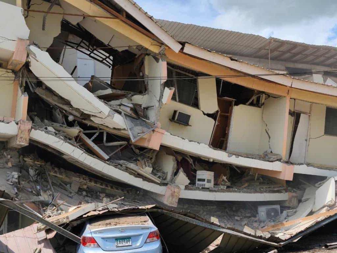 VIDEO | Terremoto de 7,7 sacude Panamá y genera alerta de tsunami