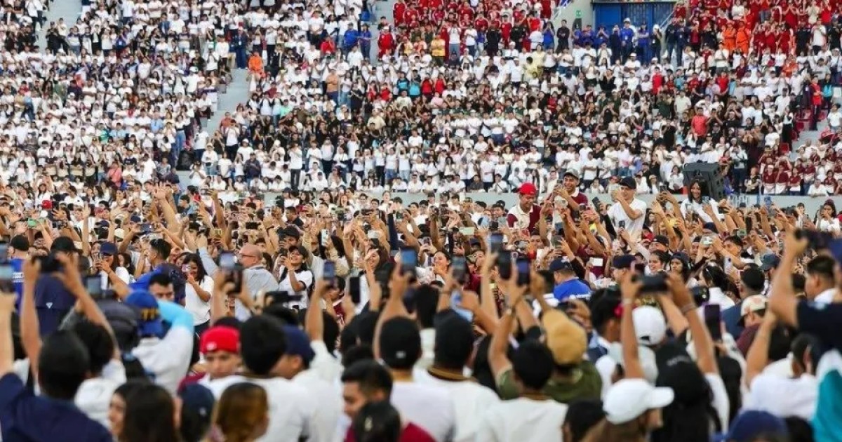 Gobierno otorgará 50,000 becas a jóvenes bachilleres