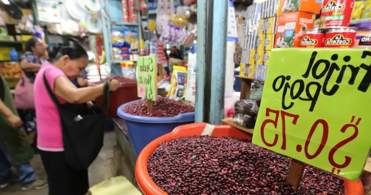 Canasta básica alimentaria sube a $256.70 en abril, $9 más que hace un año