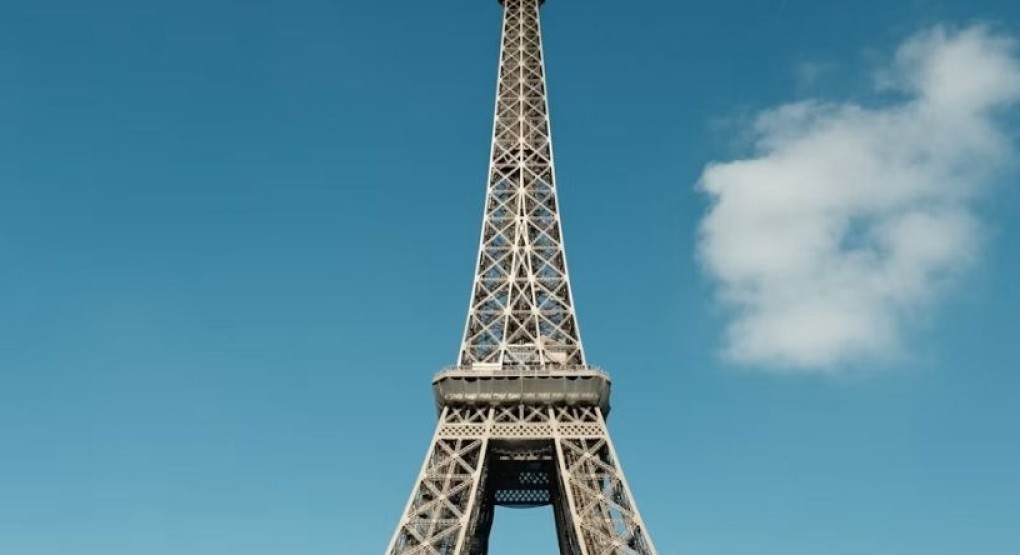 Torre Eiffel cierra por huelga tras denuncias de discriminación contra mujeres