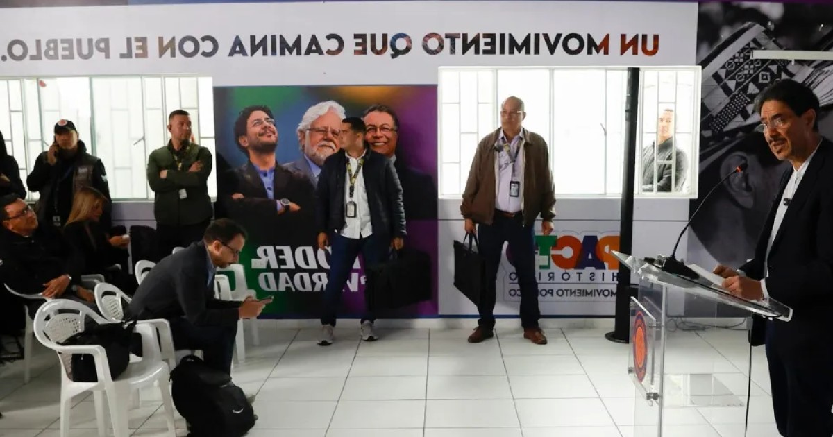 Izquierdista Iván Cepeda acepta derrota y reconoce triunfo de De la Espriella en Colombia