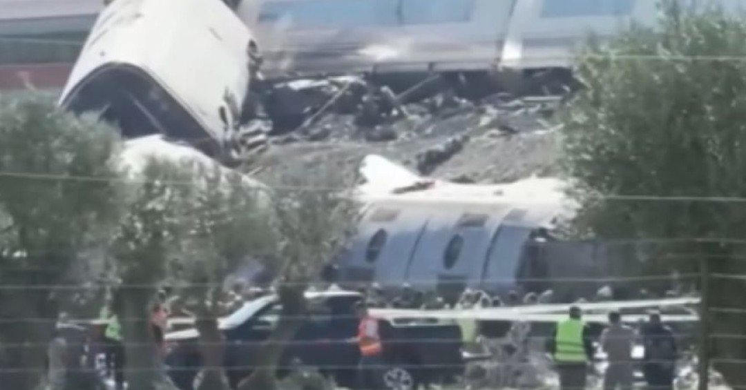 Tragedia en España: choque de trenes deja al menos 50 muertos - Canal 12 de El Salvador