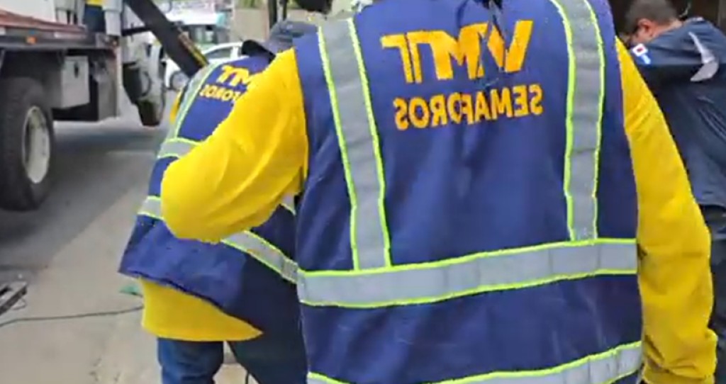 Instalan semáforos para mejorar tránsito en La Unión