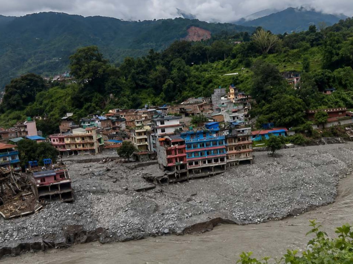 10 minutos fueron decisivos, director tras evacuar a 900 alumnos en Nepal