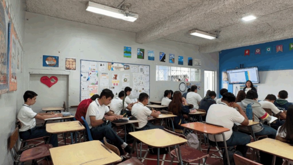18 centros educativos privados cerraron durante el 2026 - Canal 12 de El Salvador
