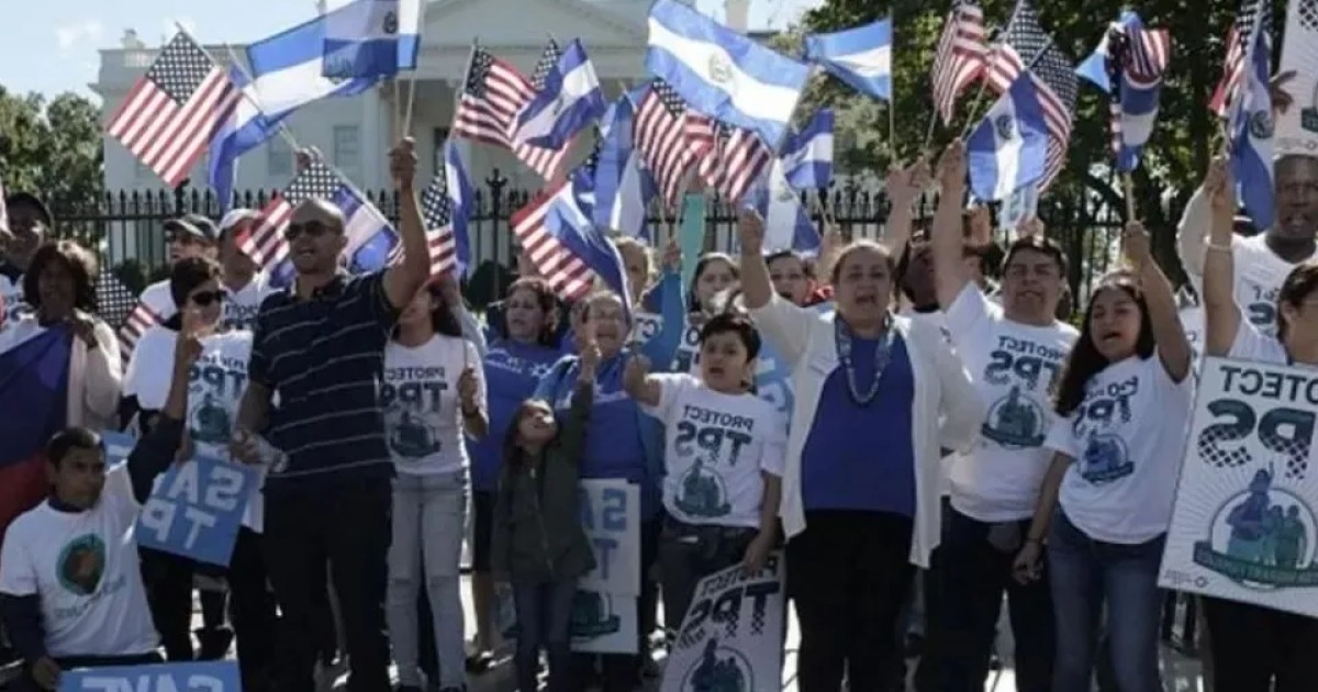 EUA mantiene TPS de El Salvador sin aclarar plazo, mientras toma decisión sobre su futuro