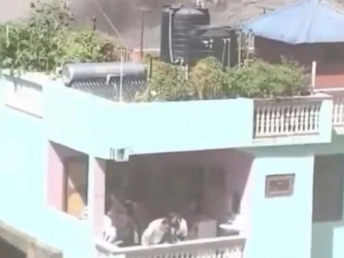 El impactante video de una familia atrapada en su casa mientras avalancha arrasaba en Nepal