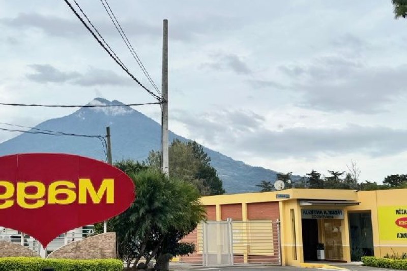 Nestlé envía 2,000 toneladas de alimentos deshidratados a El Salvador desde su planta en Antigua Guatemala