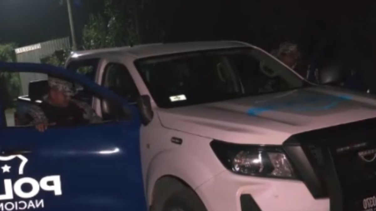 Persecución policial termina con vuelco de vehículo en Ciudad Delgado - Canal 12 de El Salvador