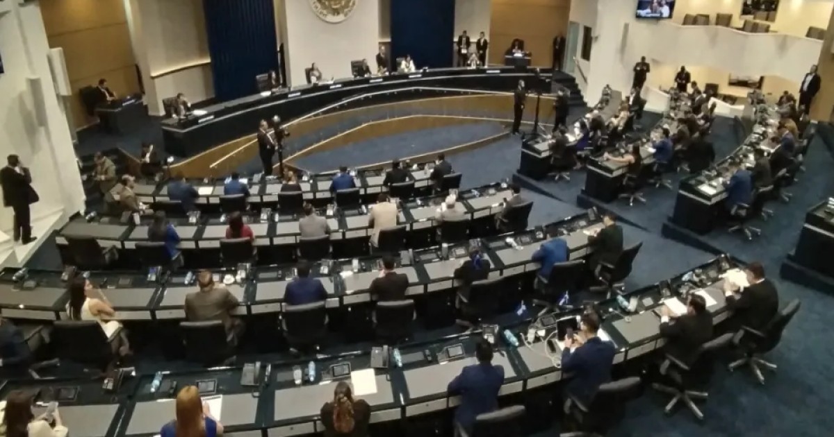 Asamblea debe reformar la  Constitución para poder reestructurar jornada laboral
