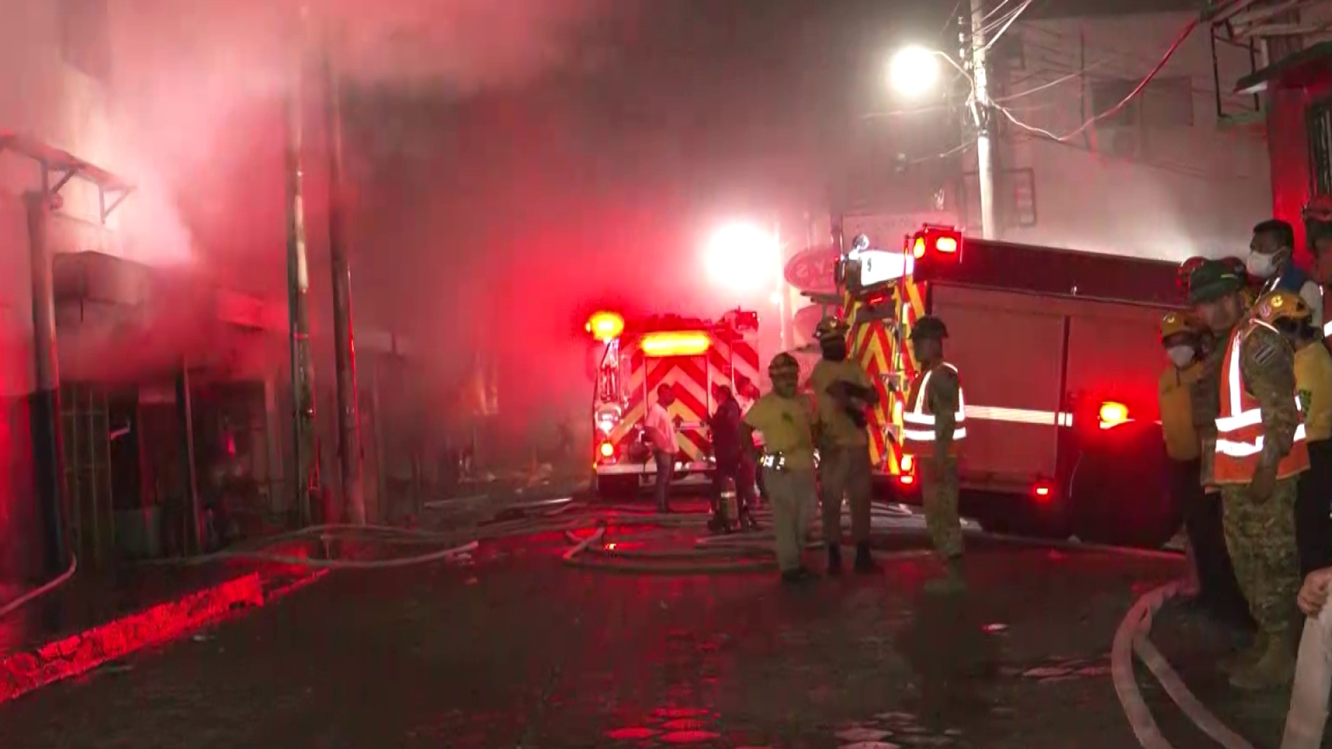 Incendio en mercado de Ciudad Arce - Canal 12 de El Salvador