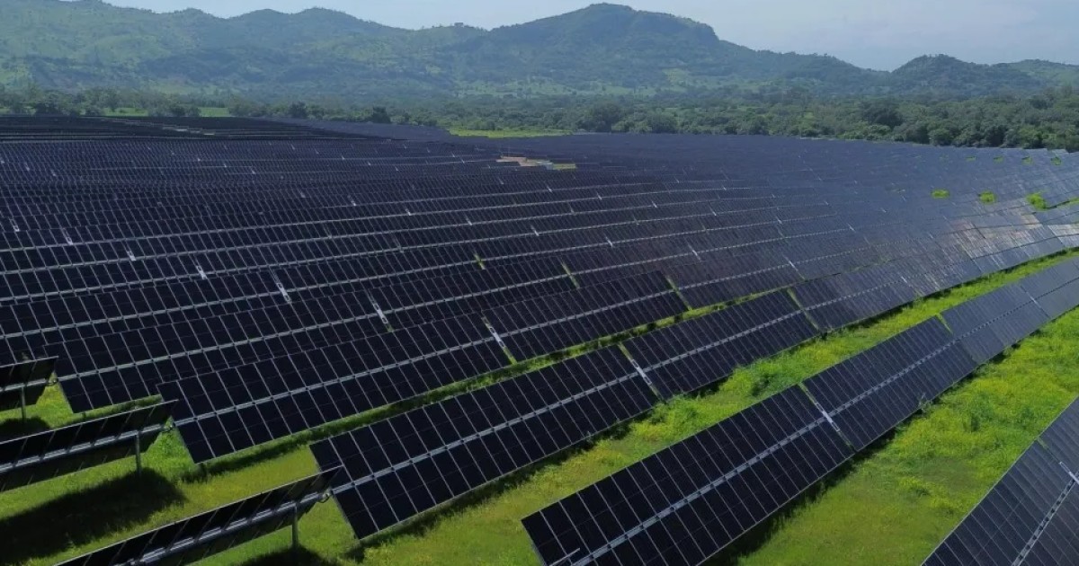 Inauguran nueva planta solar que se convierte en una de las más grandes de El Salvador