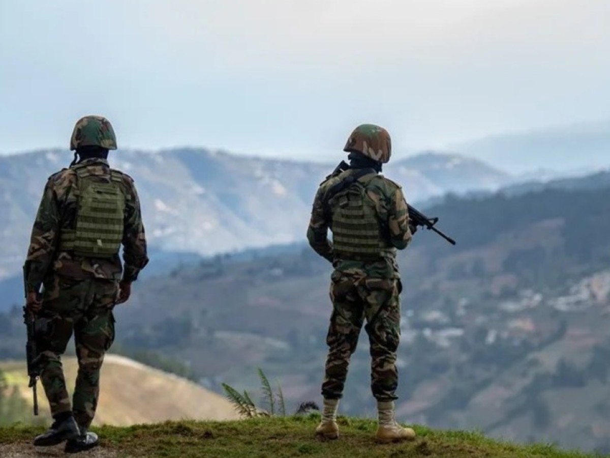 Cuatro militares salvadoreños son buscados tras ser atacados en Haití