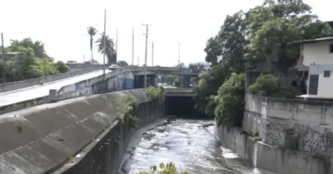 Obras de mitigación en quebrada Arenal de Monserrat cambiaron panorama de inundaciones en San Salvador