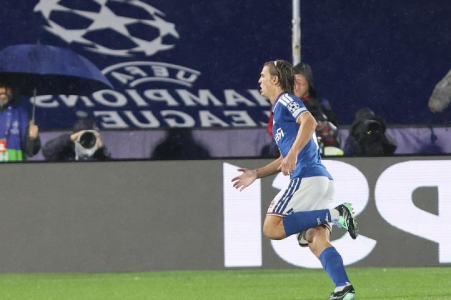 El argentino Nico Paz lidera goleada del Como ante Manchester United