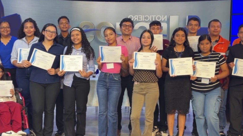 Graduación de diplomado de comunicación y vocería de la Escuela de Comunicaciones RSM