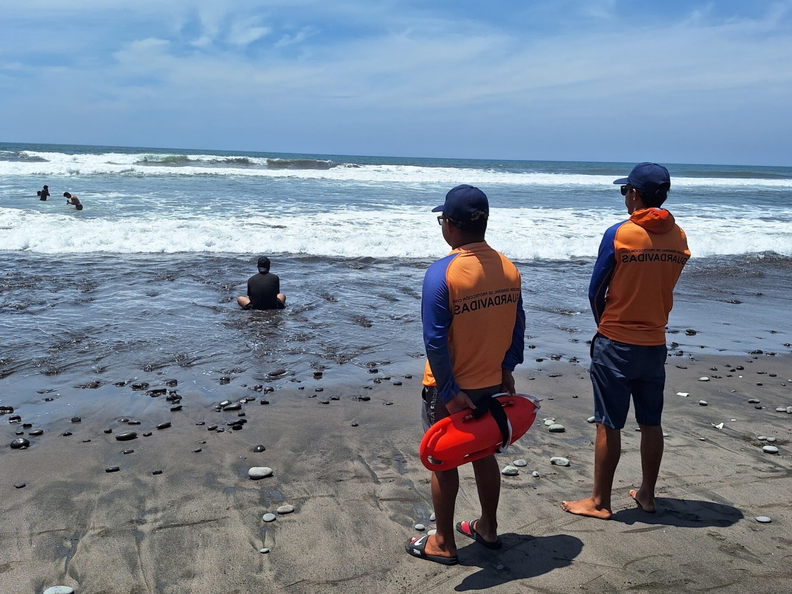 Al menos 9 rescates acuáticos durante el fin de semana en playas salvadoreñas