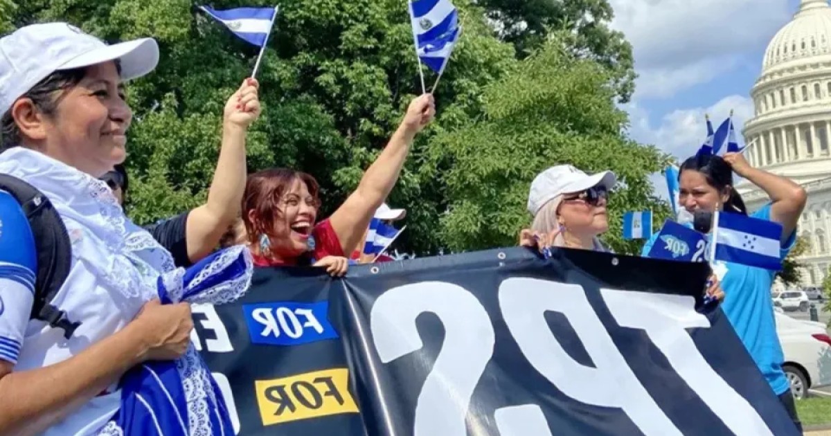 Unos 170 mil salvadoreños en EUA encaran cuenta regresiva para perder el TPS en menos de un mes