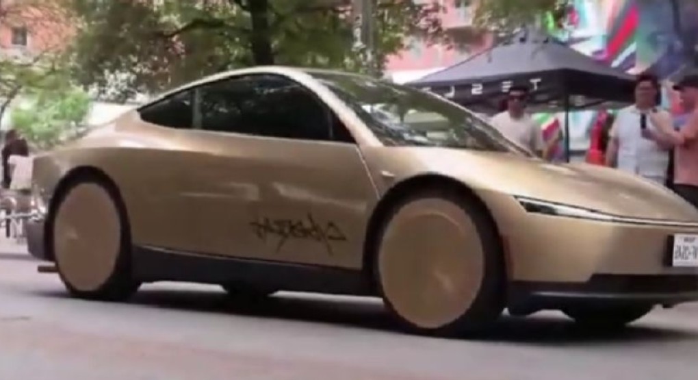 Tesla presenta Cybercar, su vehículo autónomo sin volante ni pedales