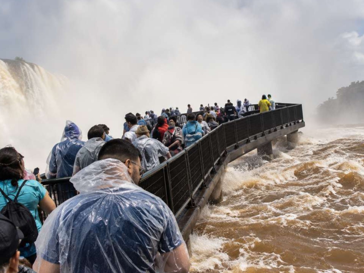 Fenómeno El Niño y fuertes lluvias elevan el caudal de las Cataratas del Iguazú en Sudamérica