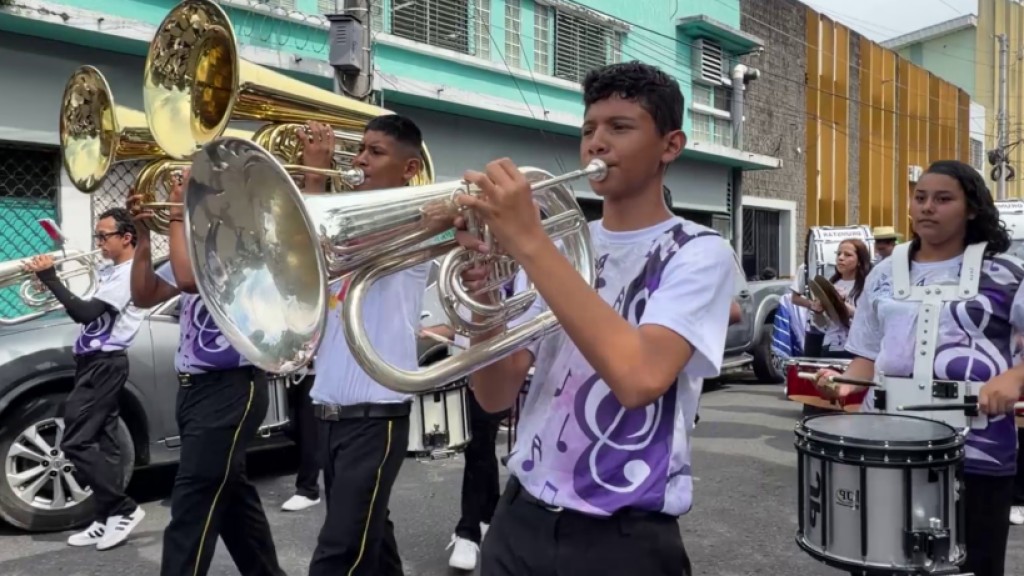 Colegio adventista inaugura mes cívico